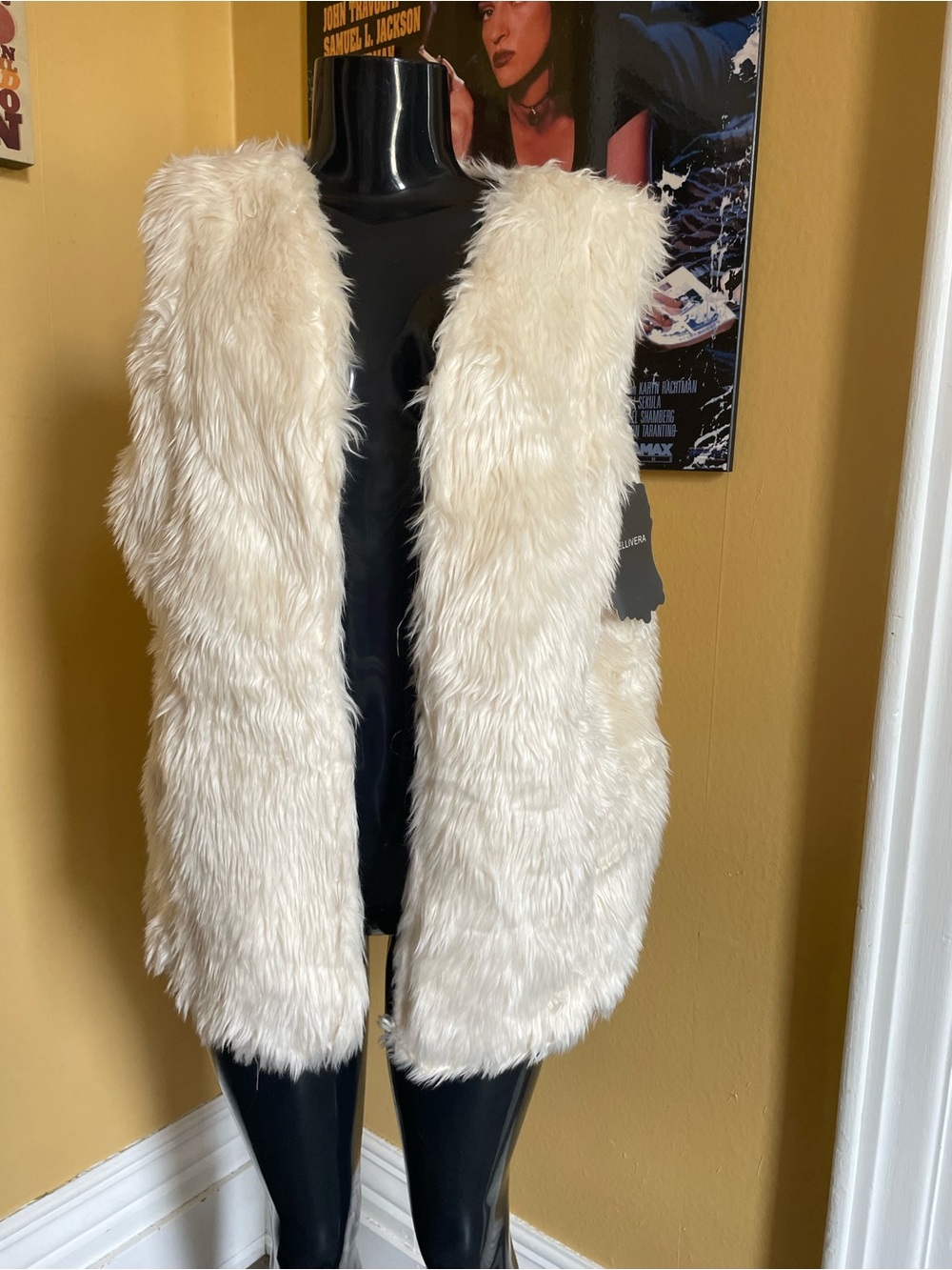 Women's Faux Fur Vest -NWT ( Large )